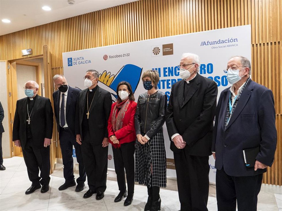 La ministra de Defensa, Margarita Robles, asiste al III Encuentro Interreligioso celebrado en Santiago de Compostela, a 23 de octubre de 2021, en Santiago de Compostela