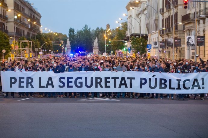 Manifestació a Barcelona de cossos policials per defensar la seguretat pública