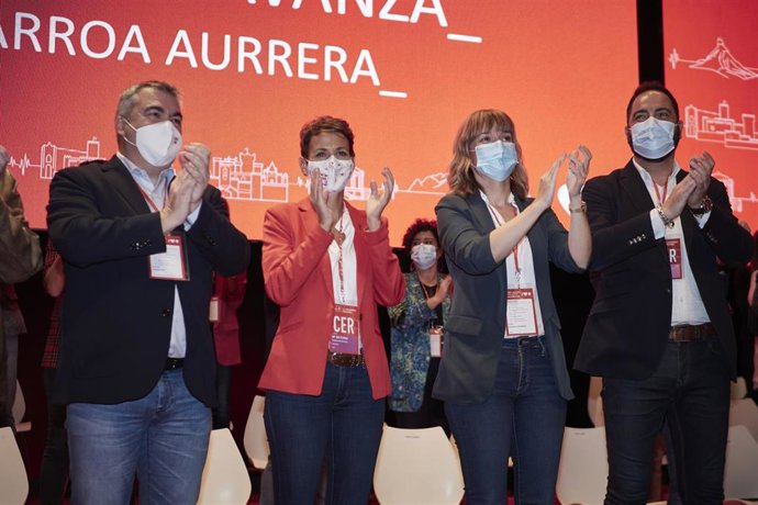 (I-D) El nuevo secretario de Organización, Santos Cerdán; la actual presidenta del Gobierno de Navarra, María Chivite; la ministra de Educación, Pilar Alegría; y el secretario de organización del Partido Socialista de Navarra, Ramón Alzórriz