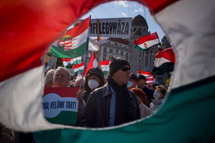 23 October 2021, Hungary, Budapest: People march during a demonstration to mark the 65th anniversary of the 1956 Revolution against the Hungarian People's Republic and the Hungarian domestic policies imposed by the Soviet Union, and to show support for 