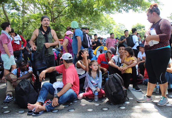 Archivo - (210905) -- CHIAPAS, Sept. 5, 2021 (Xinhua) -- A migrant caravan bound for the United States takes a break, in Ejido Guadalupe, state of Chiapas, southern Mexico, on Sept. 4, 2021. Migrant caravans traveling from Central America to the Mexican