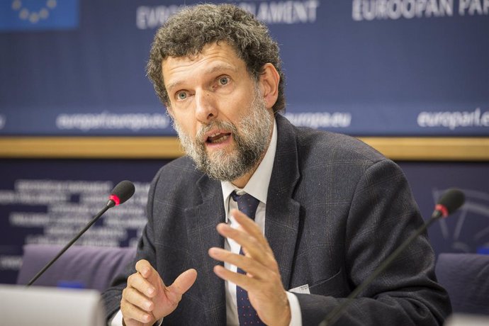 Archivo - FILED - 11 December 2014, Belgium, Brussels: Osman Kavala, Turkish philanthropist, entrepreneur and rights defender, speaks at a press conference at the EU Parliament. Kavala refused on Friday to attend any future court hearings, arguing that 