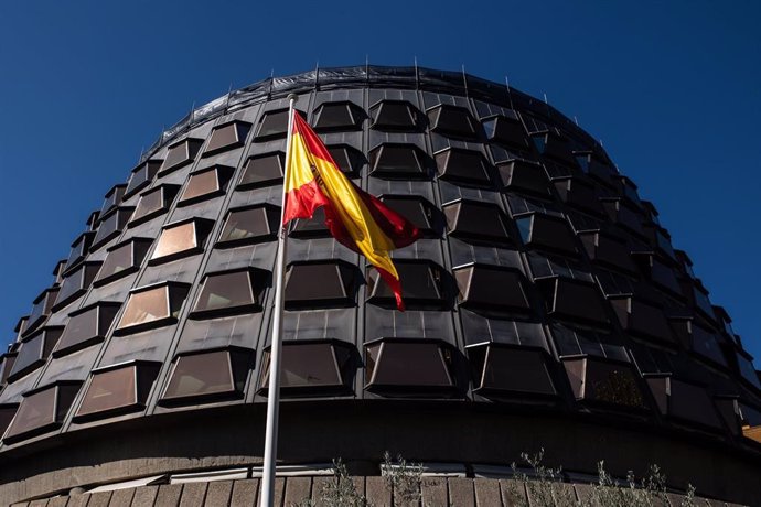 Fachada del Tribunal Constitucional, a 15 de octubre de 2021, en Madrid (España). El Gobierno y el PP han llegado a un acuerdo este jueves que permitirá renovar el Tribunal Constitucional, el Tribunal de Cuentas, el Defensor del Pueblo y la Agencia de P
