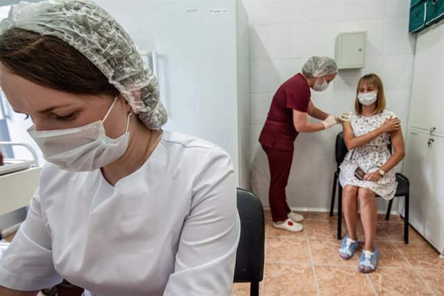 Archivo - Vacunación contra el coronavirus en Tambov, Rusia