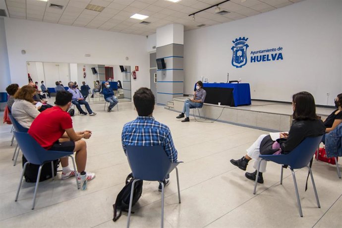 Taller de poesía de Benjamín Prado en el marco de Huelva Ciudad Cultura.