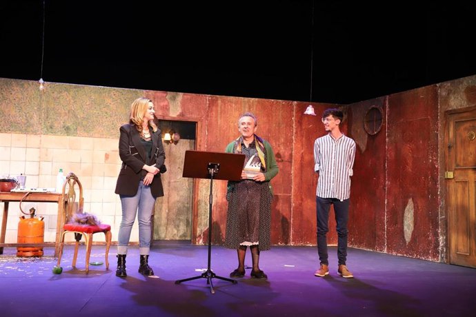 Manuel Monteagudo, con el Premio Factoría Creativa de Artes Escénicas 2021 de La Rinconada.