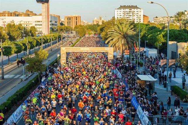 Salida de la 30º edición del Medio Maratón Valencia Trinidad Alfonso EDP