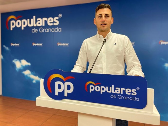 Archivo - El vicesecretario y parlamentario del Partido Popular de Granada, Rafael Caracuel