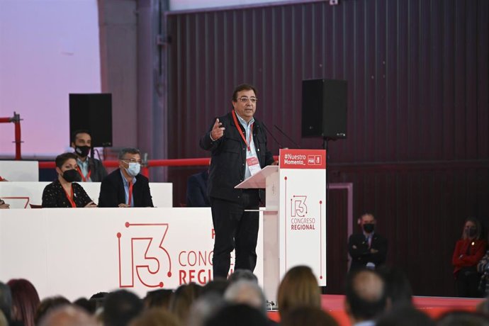 El secretario general del PSOE de Extremadura, Guillermo Fernández Vara, en la clausura del 13 Congreso Regional del PSOE de Extremadura, en la institución ferial Ifeme de Mérida, a 24 de octubre de 2021, en Mérida, Badajoz, Extremadura (España). 