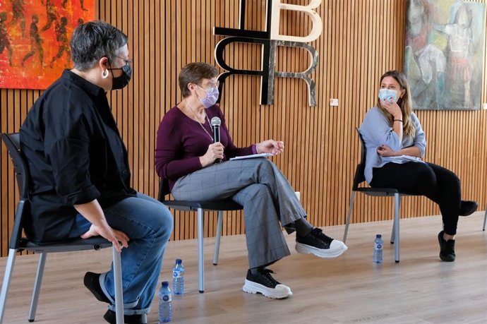Cristina Gómez, Antnia Jover y Alejandra Jacinto en el acto de vivienda en Menorca este domingo.