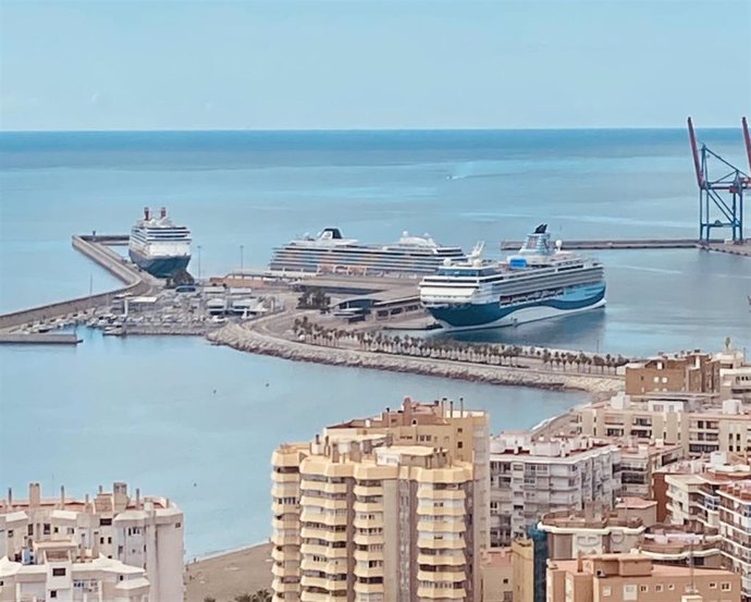 Archivo - Tres cruceros atracados el mismo día en el puerto de Málaga, a 15 de septiembre de 2021