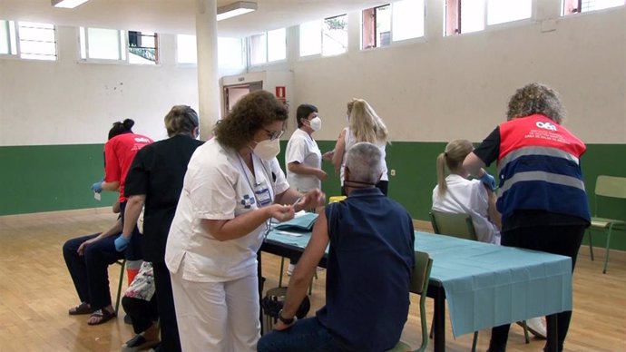 Archivo - Cvirus.- Melilla se convierte en el primer territorio de España en vacunar a menores de 50 años