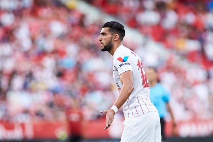 Archivo - Rafa Mir of Sevilla protests during the spanish league, La Liga Santander, football match played between Sevilla FC and Valencia CF at Ramon Sanchez-Pizjuan stadium on September 22, 2021, in Sevilla, Spain.