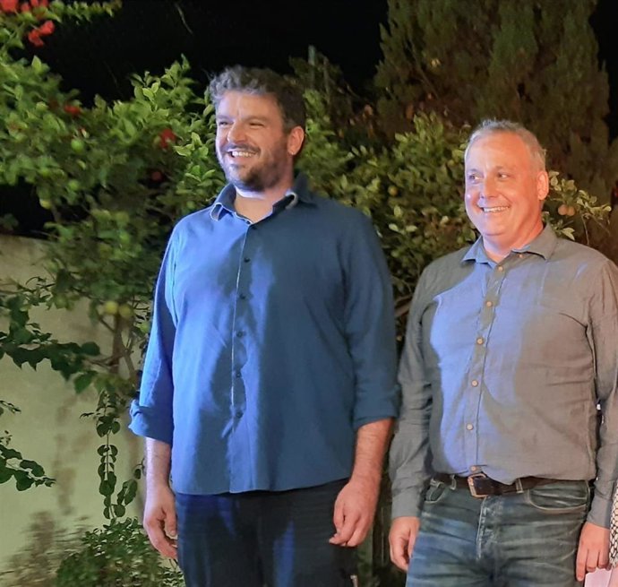 El alcalde de Dei, Lluis Apesteguia, y el conseller insular de Promoción Económica y Desarrollo Local de Mallorca y exalcalde de Art, Jaume Alzamora, elegidos para encabezar las listas de MÉS al Parlament y al Consell, respectivamente.