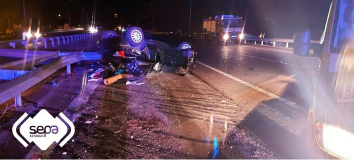 Archivo - Accidente de tráfico con dos mujeres fallecidas en la A-8 a la altura de Villaviciosa.