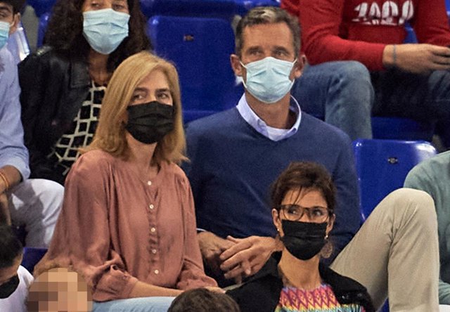 La Infanta Cristina e Iñaki Urdangarín, testigos de excepción del debut de su hijo Pablo con el Barcelona de balonmanoe