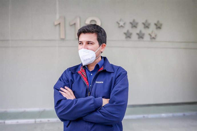 Archivo - El coportavoz de Más Madrid, Pablo Gómez Perpiny, posa tras reunirse con los sindicatos del Centro de Emergencias 112, en Pozuelo de Alarcón, Madrid (España).