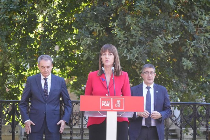 (I-D) José Luis Rodríguez Zapatero, Idoia Mendia y Patxi López en el acto de la pasada semana en la Casa de Juntas de Gernika.