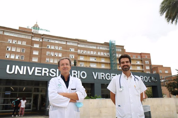 Dos de los autores del estudio, los doctores José Miguel Cisneros y José Molina.