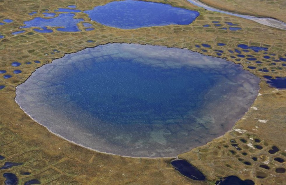Lago en una zona de permafrost