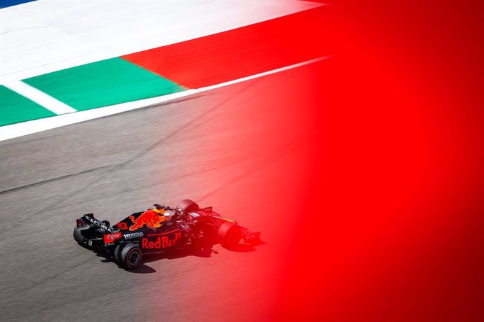33 VERSTAPPEN Max (nld), Red Bull Racing Honda RB16B, action during the Formula 1 Aramco United States Grand Prix 2021, 17th round of the 2021 FIA Formula One World Championship from October 21 to 24, 2021 on the Circuit of the Americas, in Austin, Texa