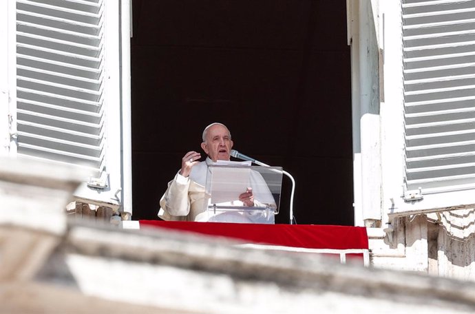 24 October 2021, Vatican, Vatican City: Pope Francis delivers the Angelus prayer at St. Peter's Square from the window of the Apostolic building. Photo: Giuseppe Lami/ANSA via ZUMA Press/dpa