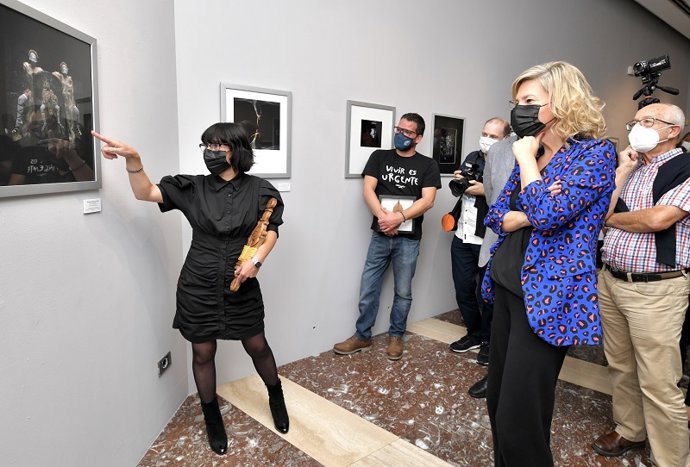 Imagen de la presentación en Juntas Generales de Bizkaia de las fotografías del Trofeo Argizaiola.