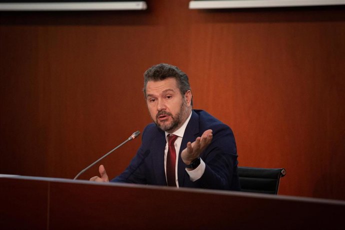 El presidente de la Comisión Nacional del Mercado de Valores (CNMV), Rodrigo Buenaventura, interviene durante la inauguración telemática de la nueva delegación de la CNMV en Barcelona.