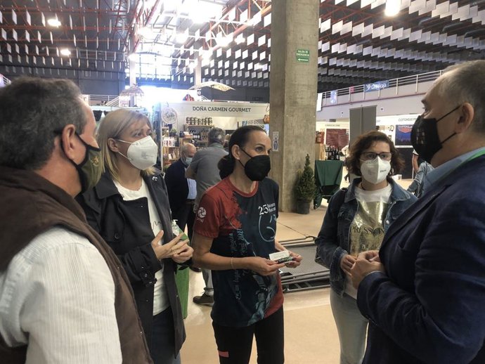 La alcaldesa de Ciudad Real, Eva Masías, y la líder regional de Cs, Carmen Picazo, en Fercatur.