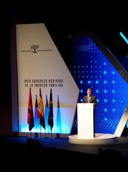 El Rey Felipe VI preside la apertura del XXIV Congreso Nacional de la Empresa Familiar en el Palacio de Congresos y Auditorio Baluarte de Pamplona este lunes.