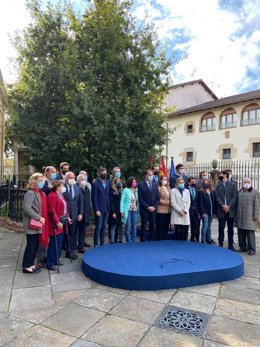 Cargos del PP vasco conmemoran el 42 aniversario del Estatuto de Gernika en la Casa de Juntas.