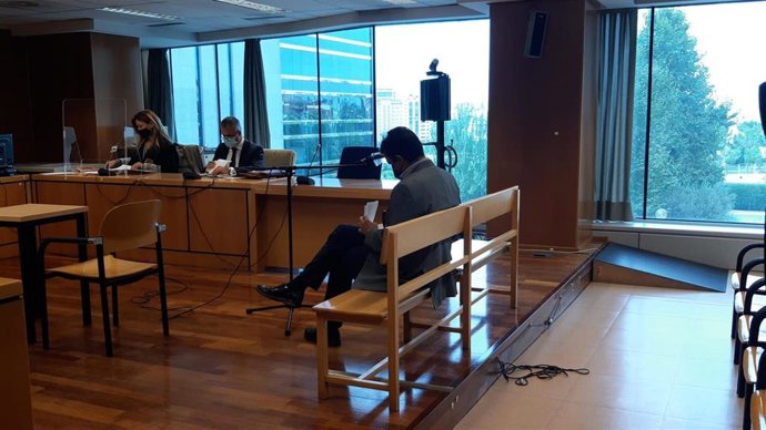 Archivo - Profesor acusado de abusos sexuales a cuatro alumnas