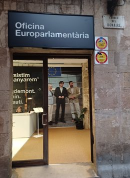 L'expresident Carles Puigdemont i els exconsellers Toni Comín i Clara Ponsatí obren una oficina europarlamentria a Barcelona