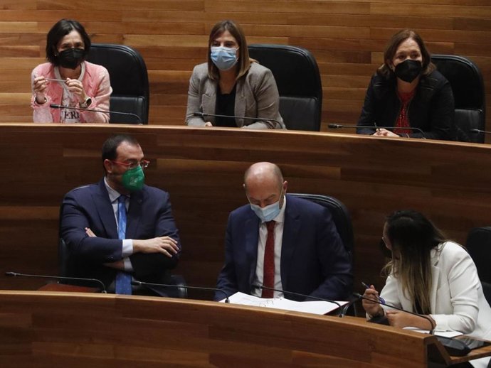 Adrián Barbón en la Junta General.