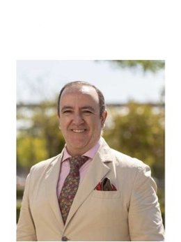 Archivo - El delegado de Economía y Comercio del Ayuntamiento de Sevilla, Francisco Páez, en una imagen de archivo