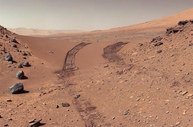 Rodadas del rover Curiosity en el suelo marciano
