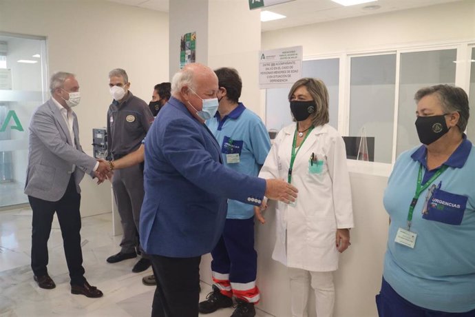 Aguirre visita las Urgencias del municipio de Roquetas de Mar (Almería)
