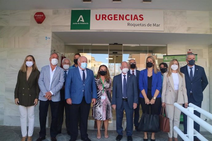 El consejero de Salud y Familias de la Junta de Andalucía, Jesús Aguirre, visita las nuevas Urgencias abiertas en Roquetas de Mar (Almería).