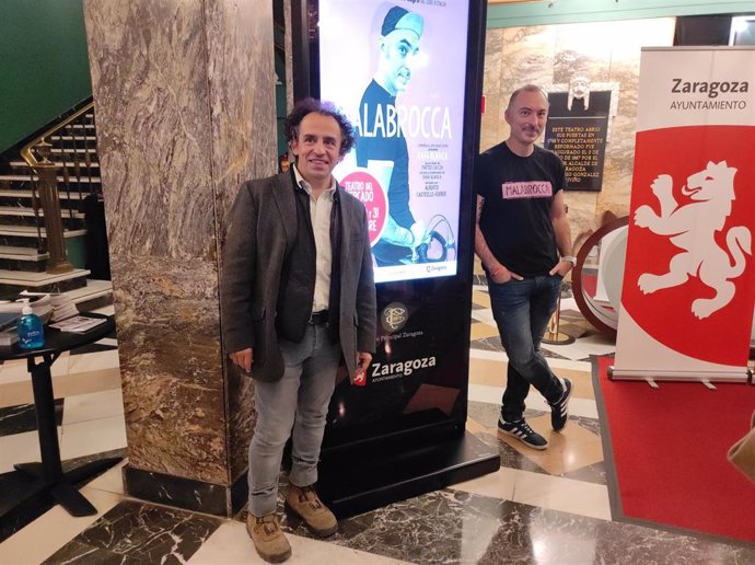 El director Alberto Castrillo-Ferrer y el actor Rafa Blanca, en la presentación de la obra 'Malabrocca', en el Teatro Principal.