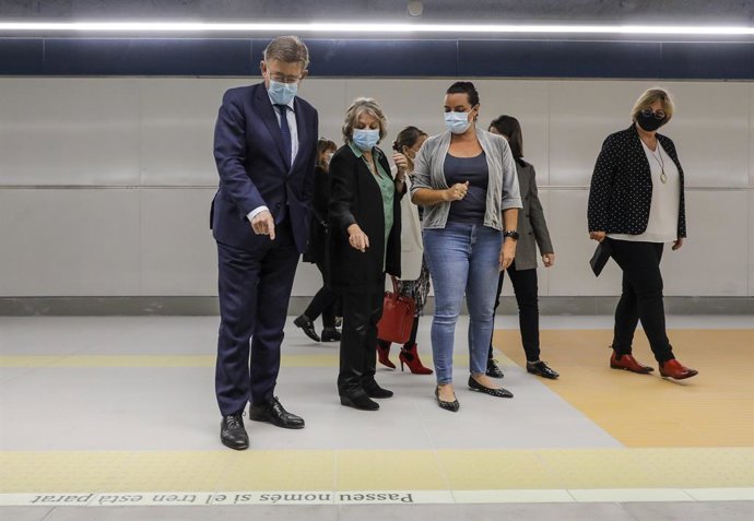 El 'president' de la Generalitat, Ximo Puig, visita las obras de la línea 10 de Metrovalencia junto a la comisaría europea de Cohesión, Elisa Ferreira