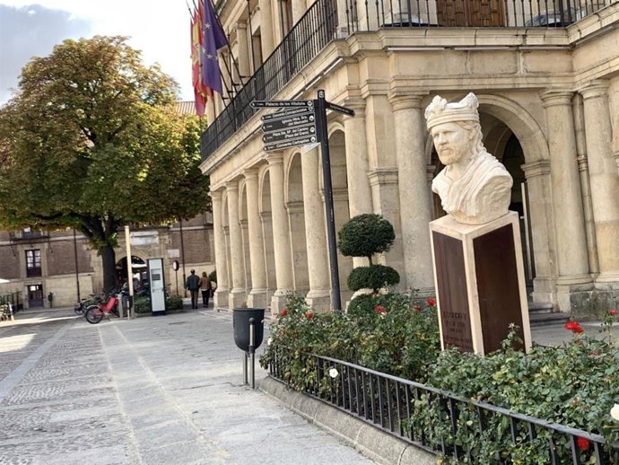 Situación en la que queda la zona del Consistorio de San Marcelo tras la eliminación de los bordillos.