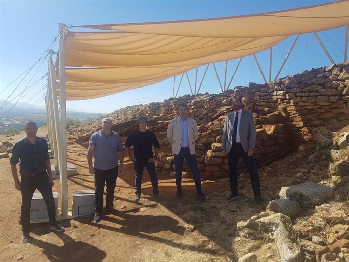 Visita al yacimiento de Villavieja, ubicado en la pedanía de Fuentes de Cesna en el término municipal de Algarinejo (Granada) .