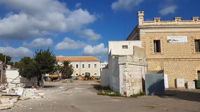 Arrancan las obras de la residencia del cuartel de Santiago de Mahón.