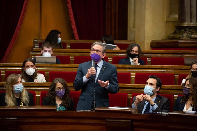 Archivo - Arxiu - El conseller d'Economia de la Generalitat, Jaume Giró, intervé al Parlament de Catalunya
