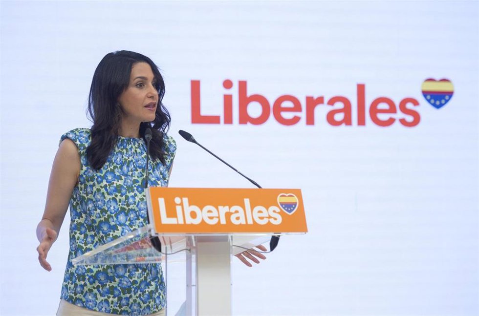 Archivo - La presidenta de Ciudadanos, Inés Arrimadas, ofrece una rueda de prensa en la sede del partido, a 29 de julio de 2021, en Madrid (España). La comparecencia ha tenido lugar después de otra del presidente del Gobierno. En ambas ruedas de prensa 