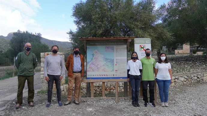 Más de 13.000 personas han sido informadas en los parques naturales de Es Trenc y Llevant.