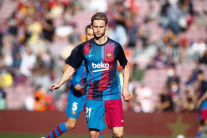 Frenkie de Jong of FC Barcelona warms up during the spanish league, La Liga Santander, football match played between FC Barcelona and Real Madrid at Camp Nou stadium on October 24, 2021, in Barcelona, Spain.