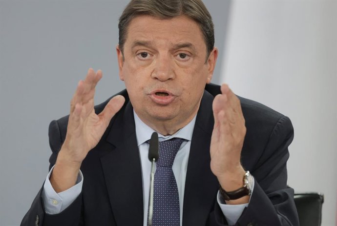 El ministro de Agricultura, Pesca y Alimentación, Luis Planas, comparece en una rueda de prensa tras la reunión del Consejo de Ministros celebrado en Moncloa, a 11 de octubre de 2021, en Madrid, (España). Durante la rueda de prensa han señalado que van 