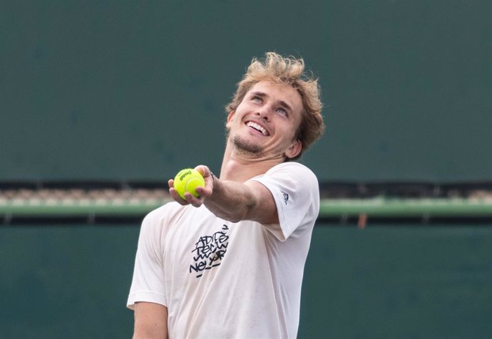 07 October 2021, US, Indian Wells: German tennis player Alexander Zverev in action during a practice session at the ATP tournament in Indian Wells. Photo: Maximilian Haupt/dpa