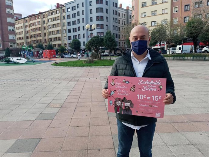 El concejal de Promoción Económica, David Solla, presenta la campaña Barakaldo Kontsumo Bonoa